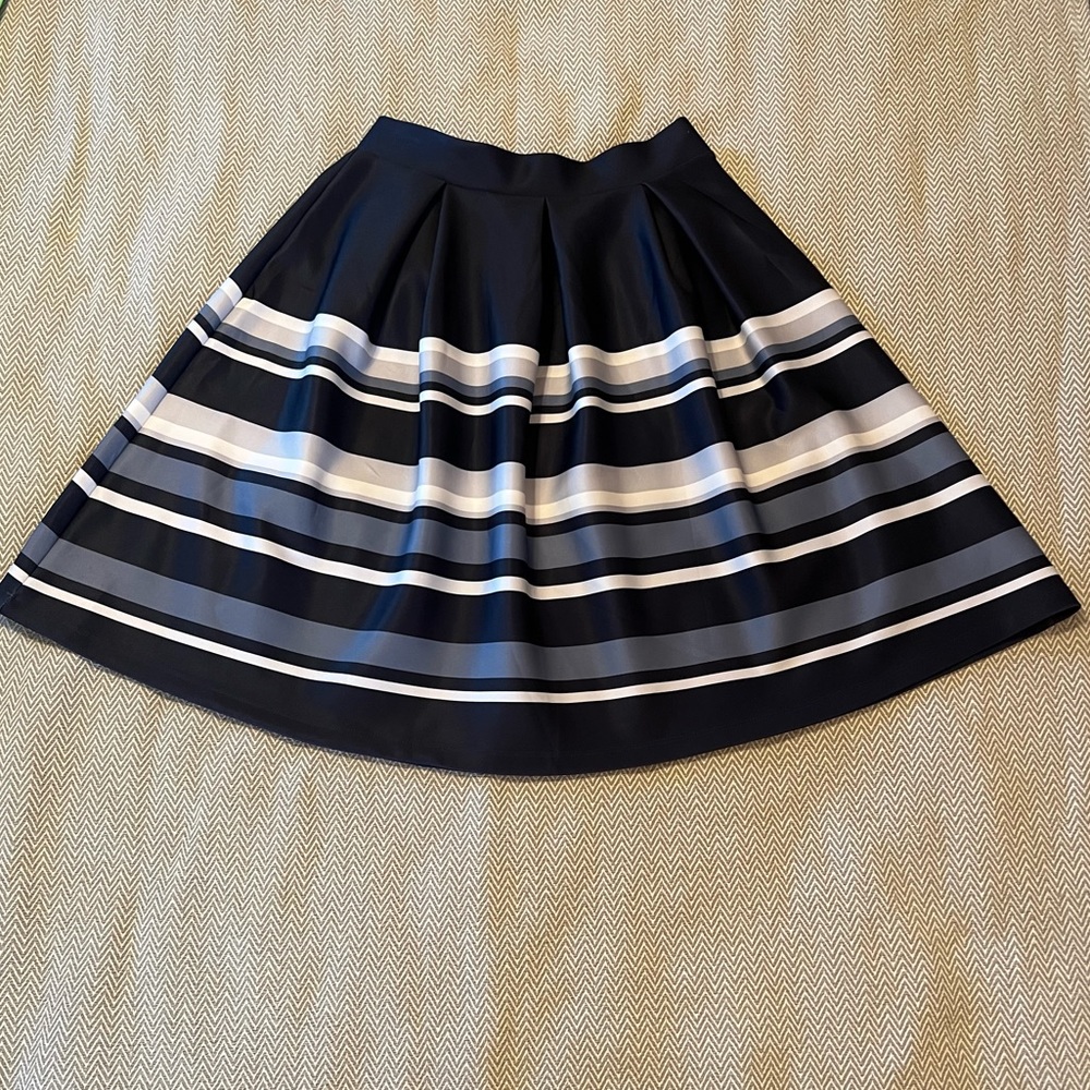 Cato skirt, size small